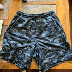 Lululemon Non Liner Variegated Camo Pace Breaker 7 inch Shorts - M